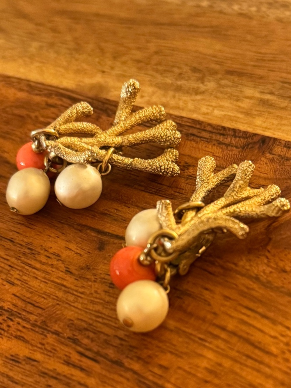 RARE NAPIER Gold Coral Branch Drop VTG Earrings with Pearl and Coral Beads - Picture 4 of 11